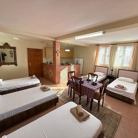 Shkodra Guest House 2 ภายนอก รูปภาพ