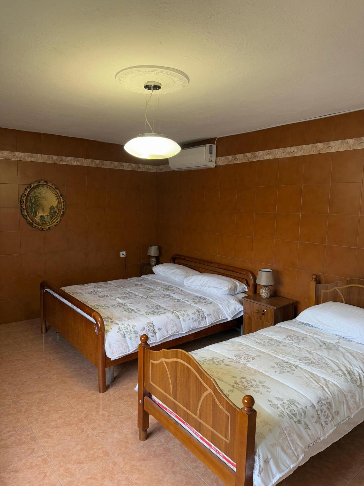 Shkodra Guest House 2 ภายนอก รูปภาพ