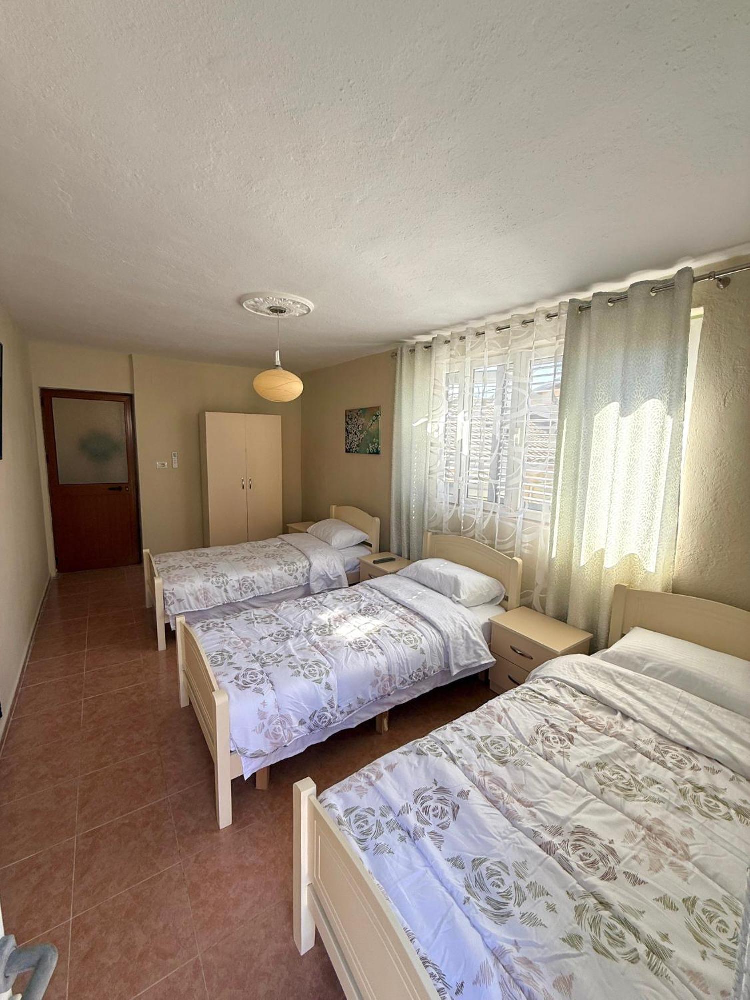 Shkodra Guest House 2 ภายนอก รูปภาพ