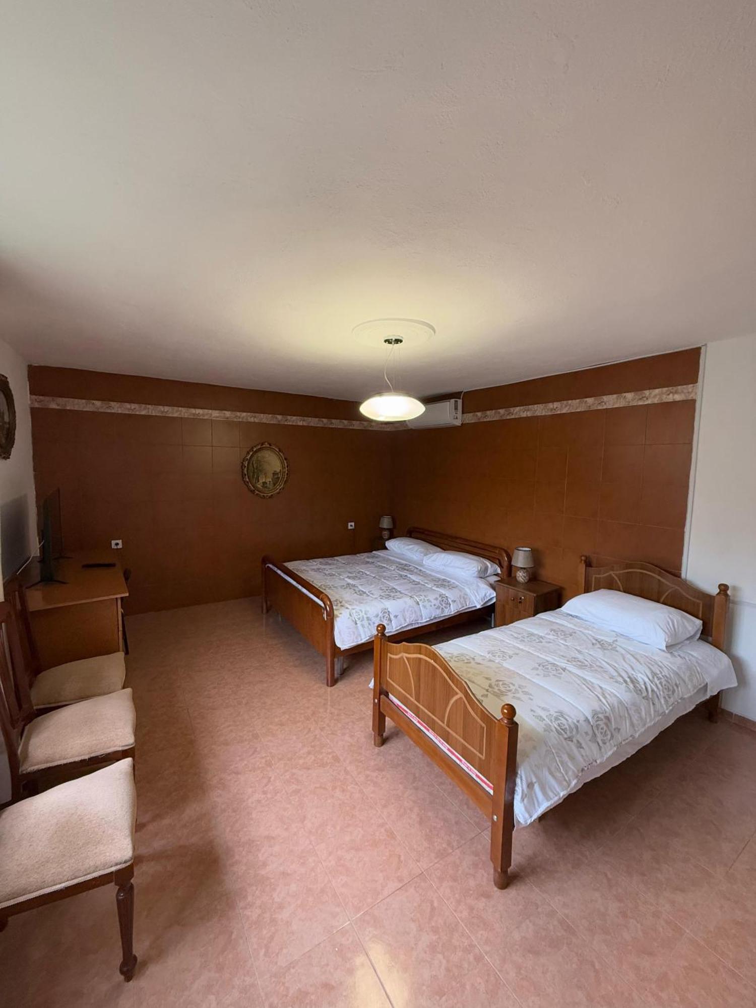 Shkodra Guest House 2 ภายนอก รูปภาพ