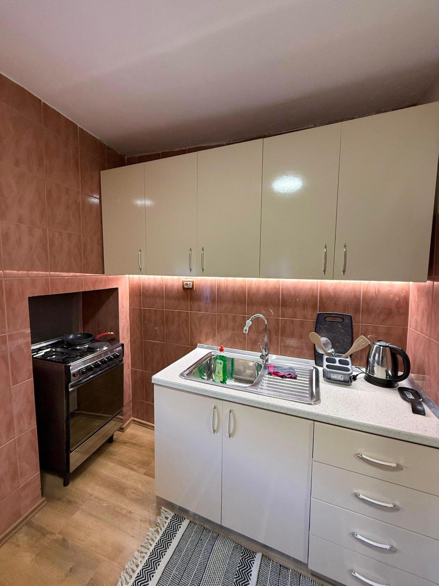 Shkodra Guest House 2 ภายนอก รูปภาพ