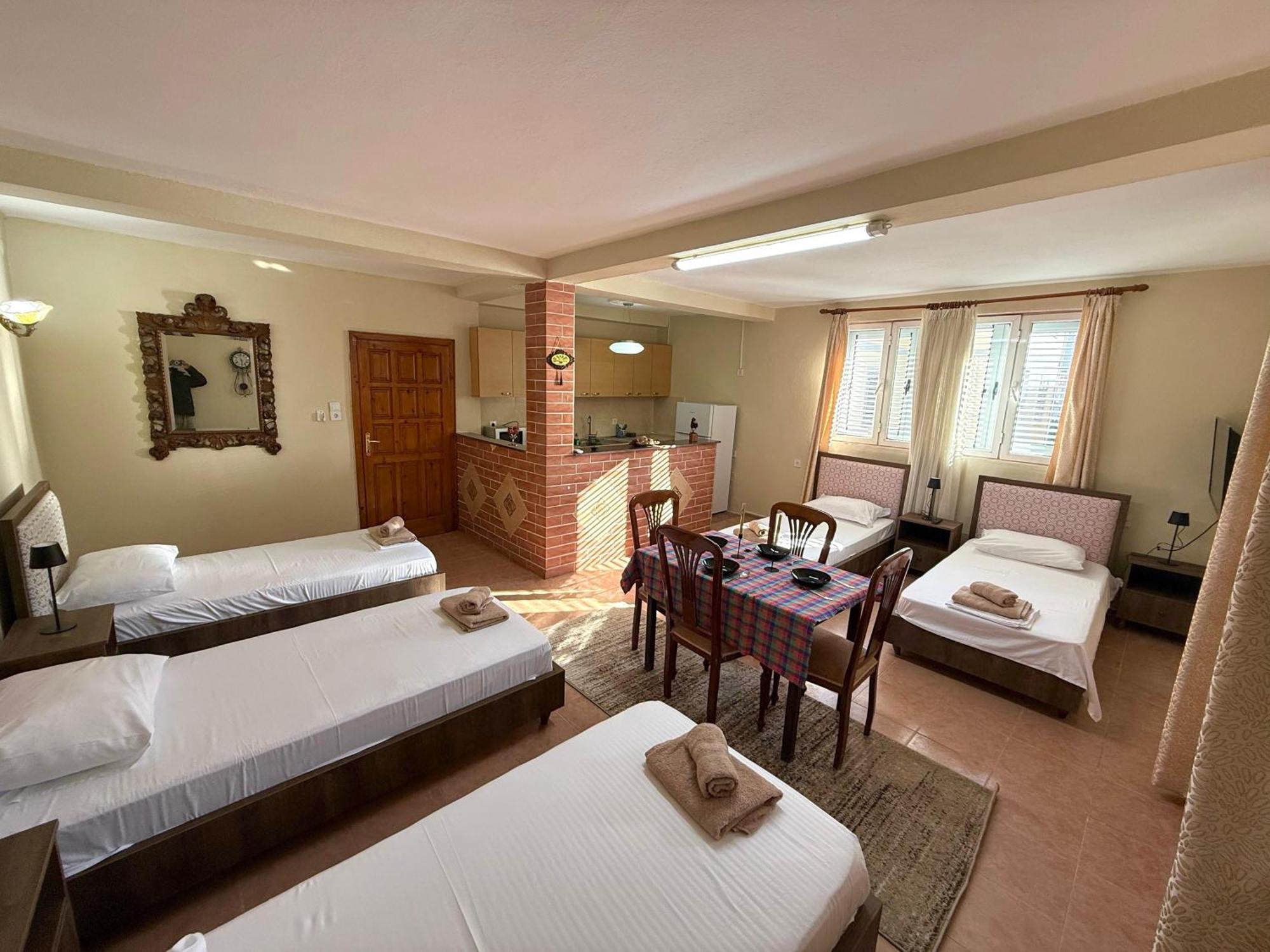 Shkodra Guest House 2 ภายนอก รูปภาพ