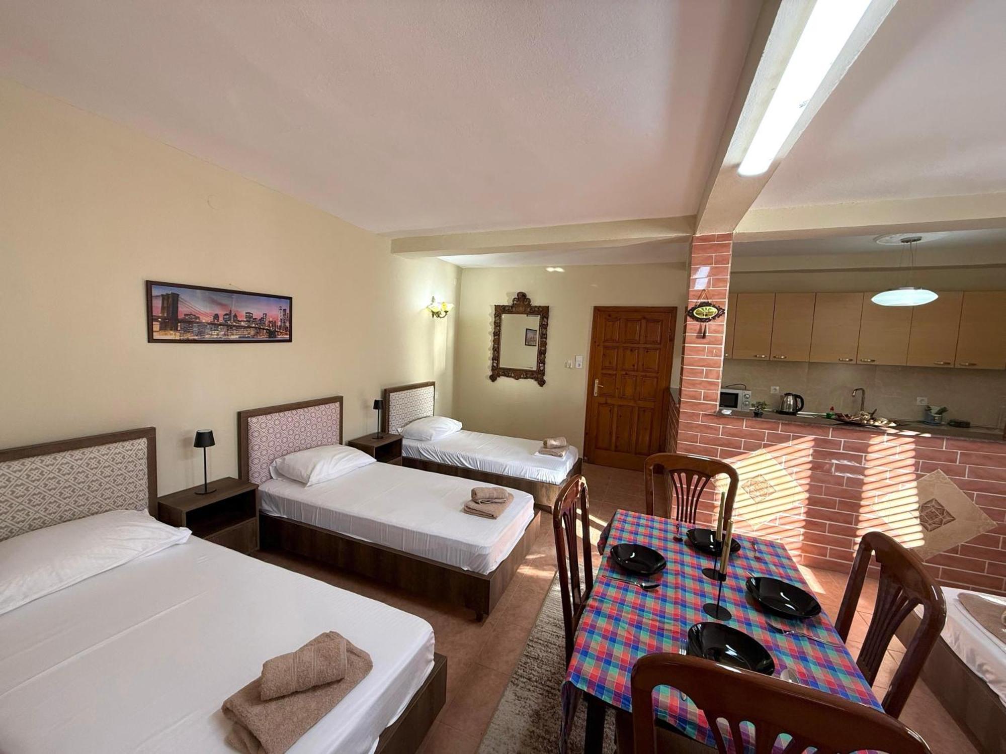 Shkodra Guest House 2 ภายนอก รูปภาพ