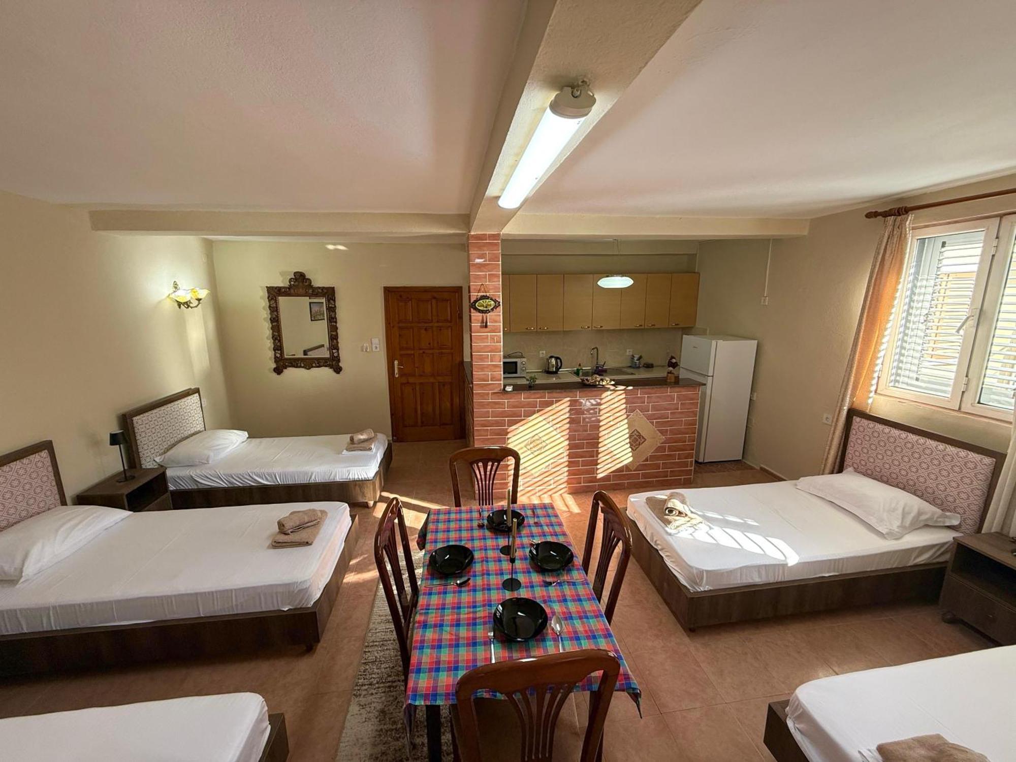 Shkodra Guest House 2 ภายนอก รูปภาพ