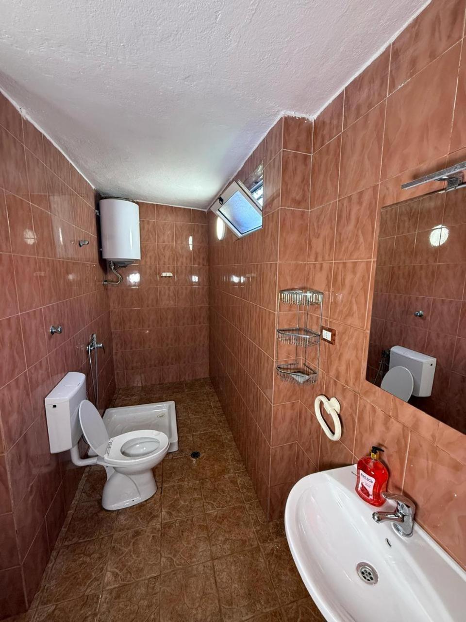 Shkodra Guest House 2 ภายนอก รูปภาพ