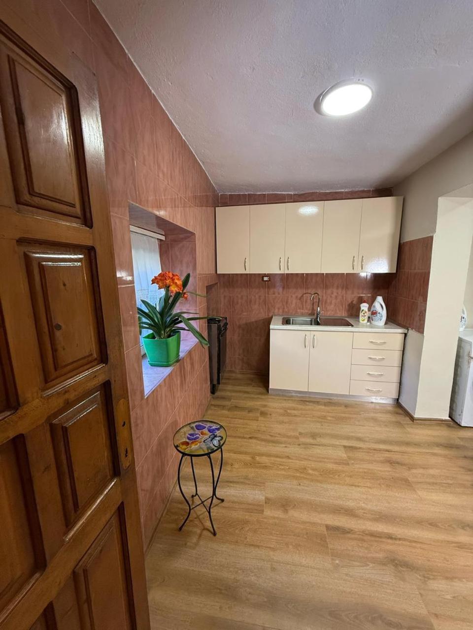 Shkodra Guest House 2 ภายนอก รูปภาพ